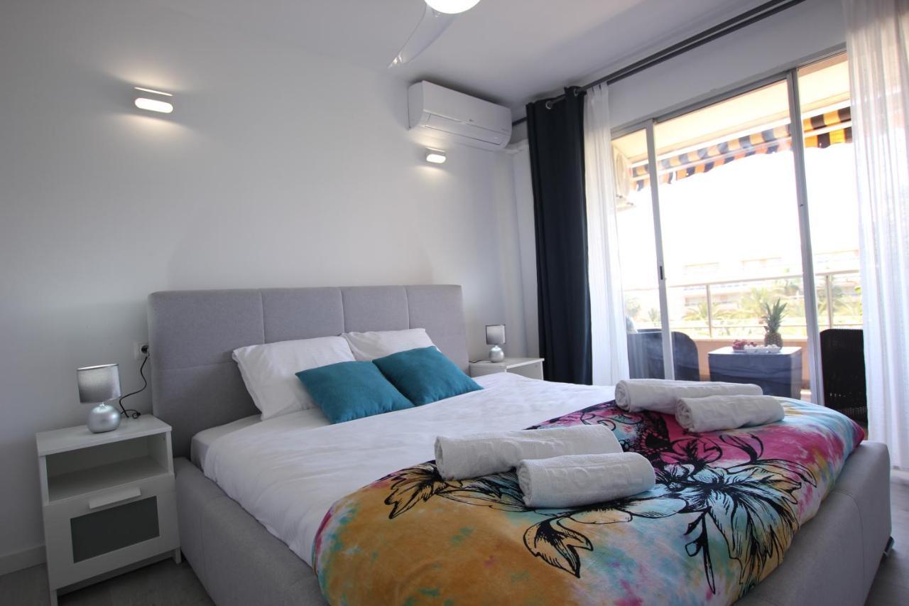 El Palmeral,Sea View,Pool- Seasonal Apartment Torrevieja Bagian luar foto